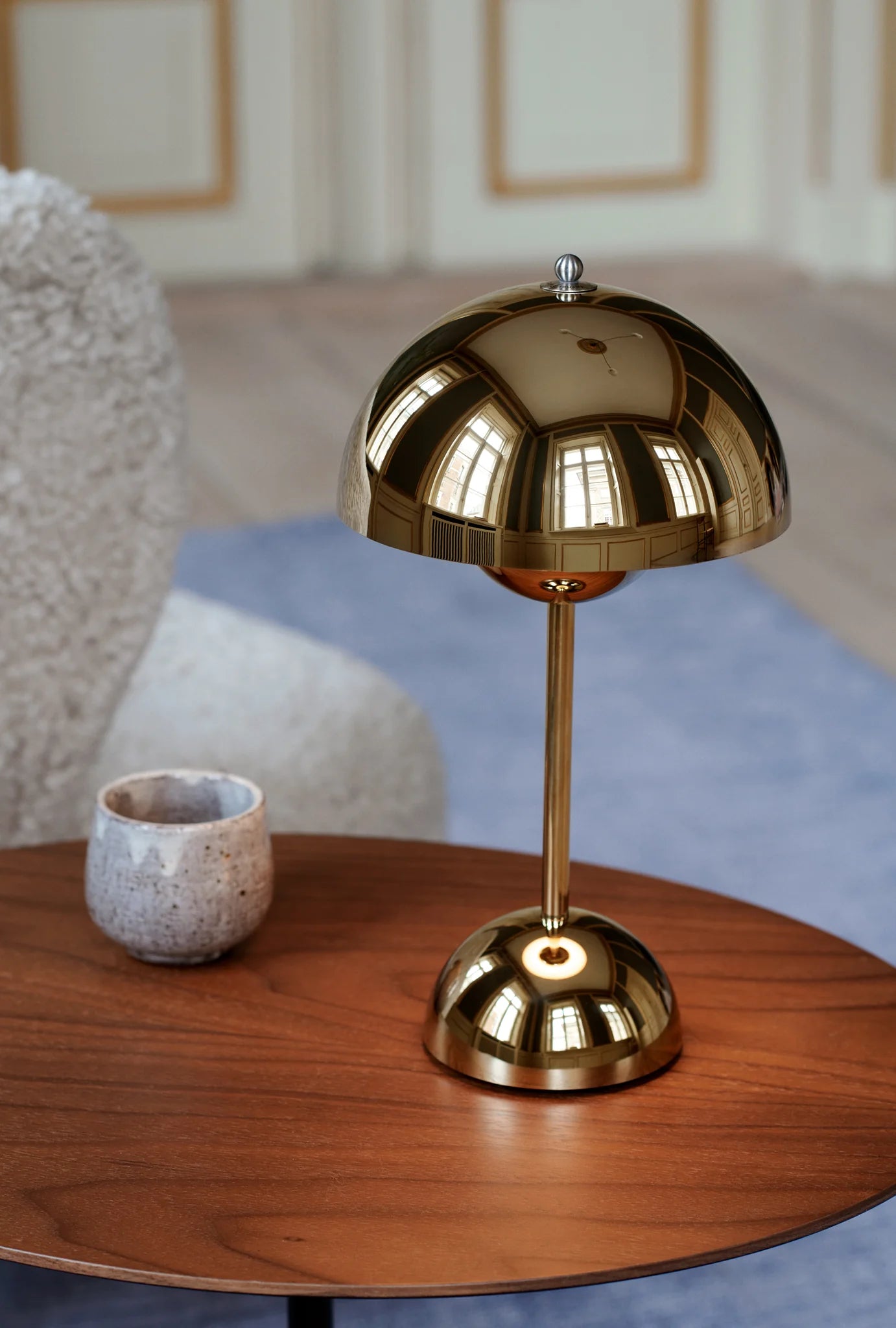 FLOWERPOT VP9 BORDLAMPE - BRASS-PLATED